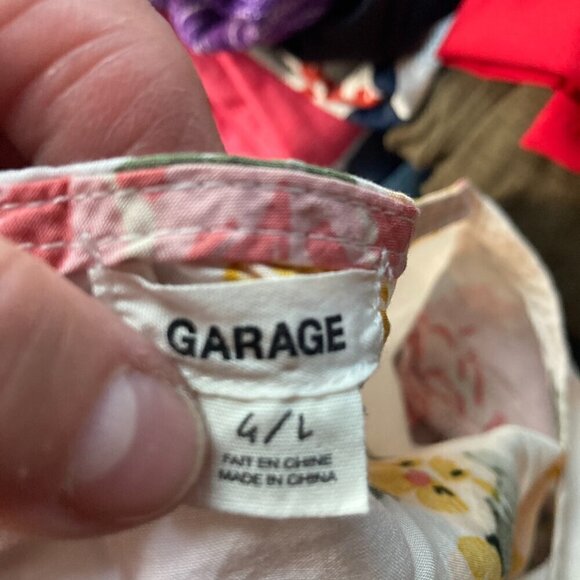 GARAGE VISCOSE FLORAL TOP WITH BUTTERFLY SLEEVES/SIZE LARGE - Picture 7 of 7